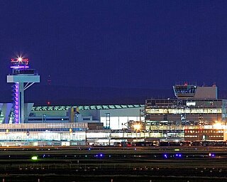Fraport Tower bei Nacht