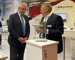 Bavarian Minister of the Interior, Minister Joachim Herrmann at the primion stand, SecurityExpo 2023