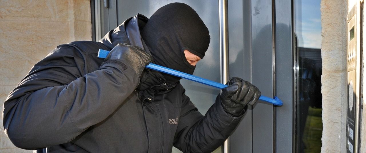 Security solutions with burglary protection for companies